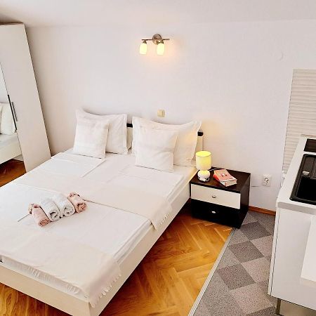 Studio Apartments Regina Bol Zewnętrze zdjęcie
