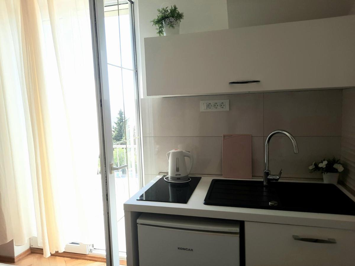 Studio Apartments Regina Bol Zewnętrze zdjęcie