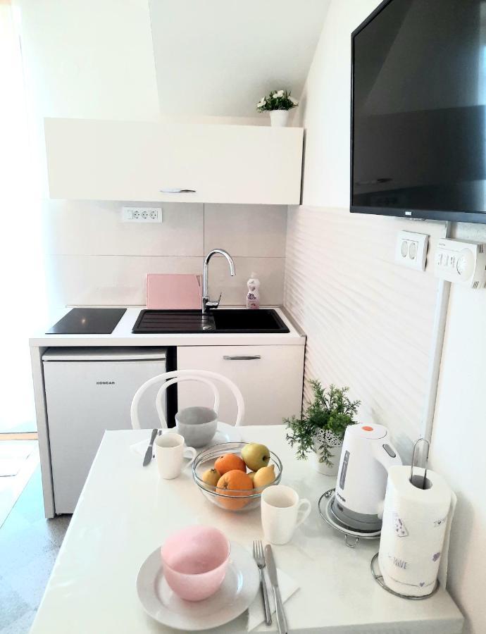 Studio Apartments Regina Bol Zewnętrze zdjęcie