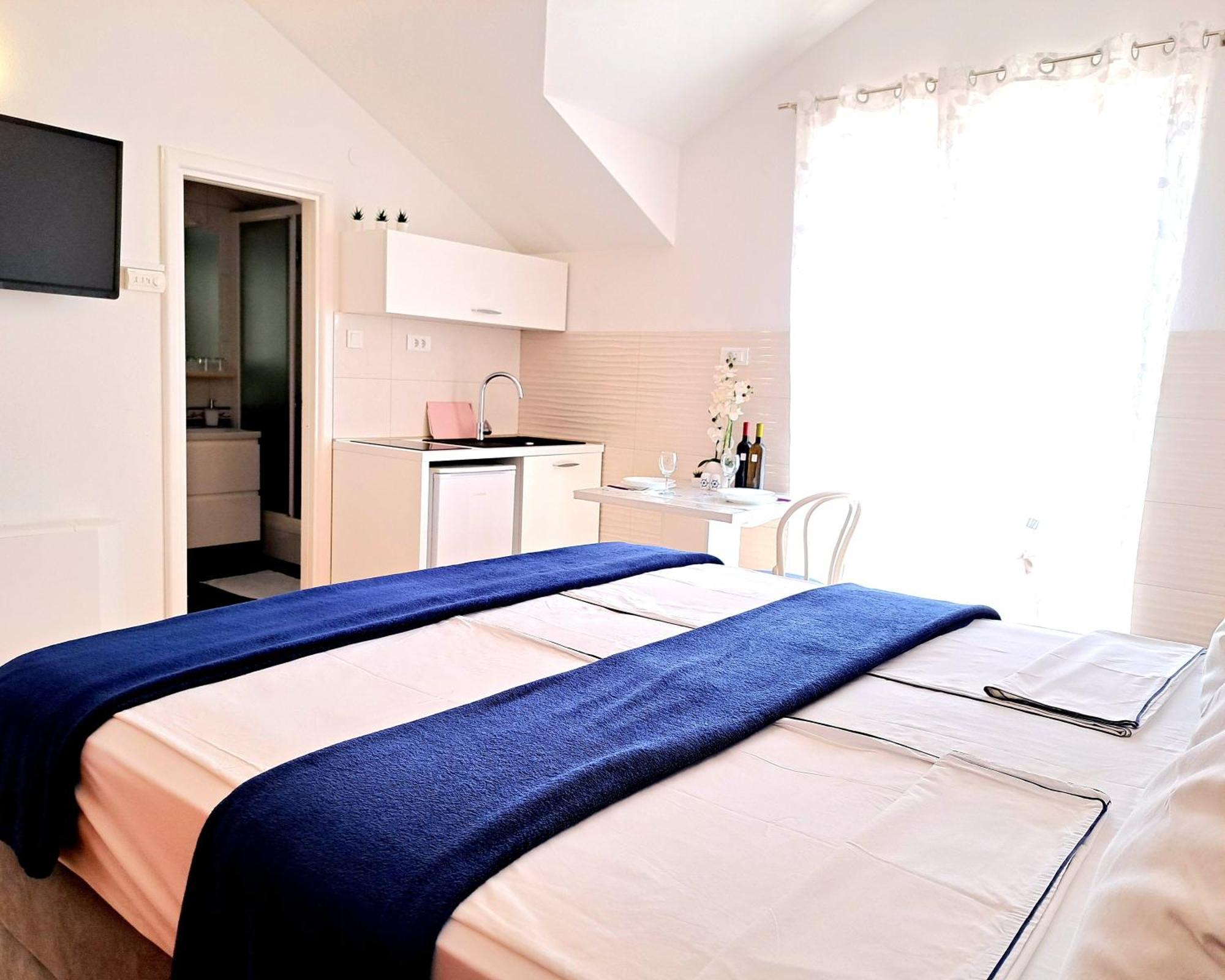 Studio Apartments Regina Bol Zewnętrze zdjęcie