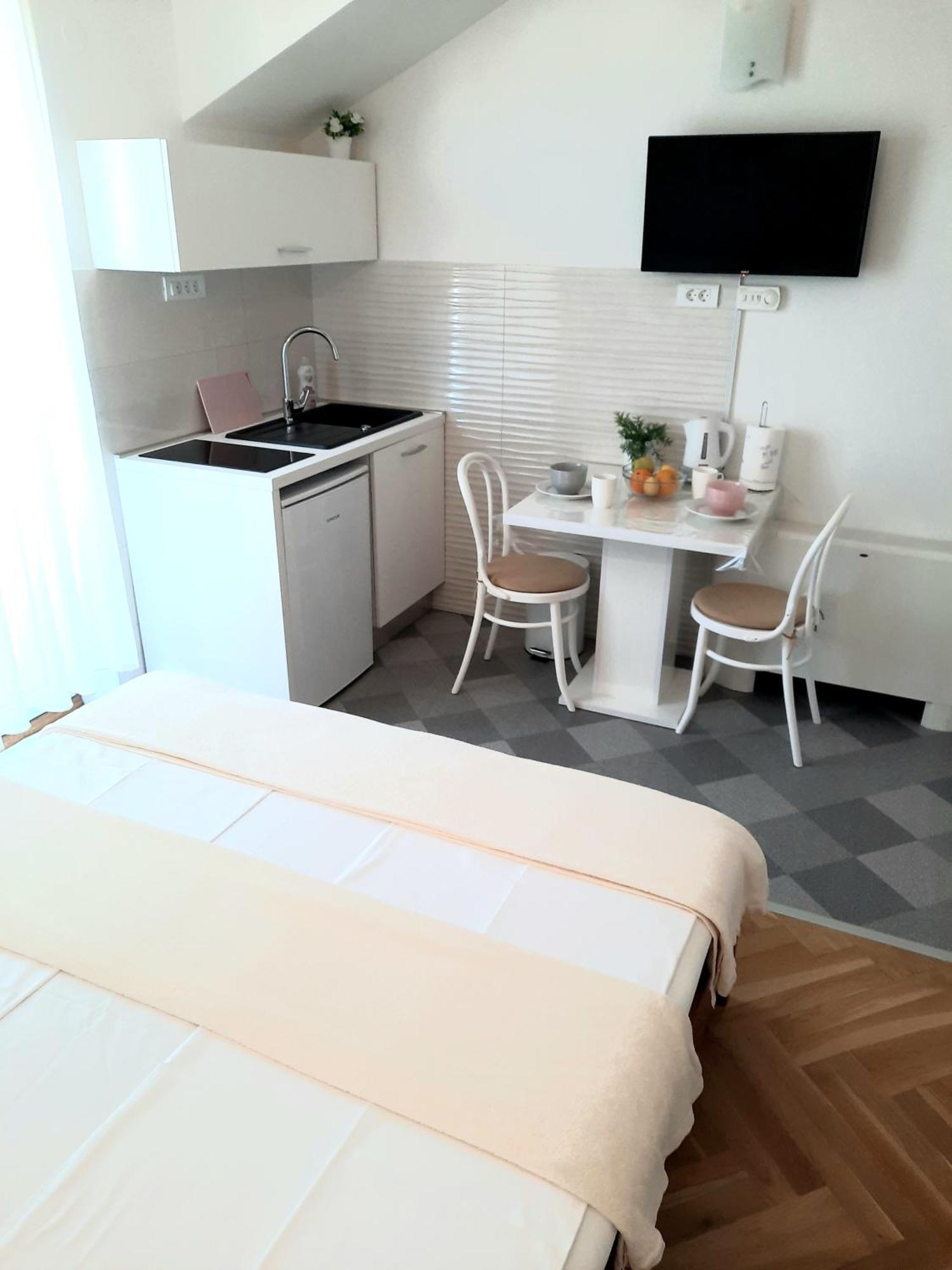 Studio Apartments Regina Bol Pokój zdjęcie