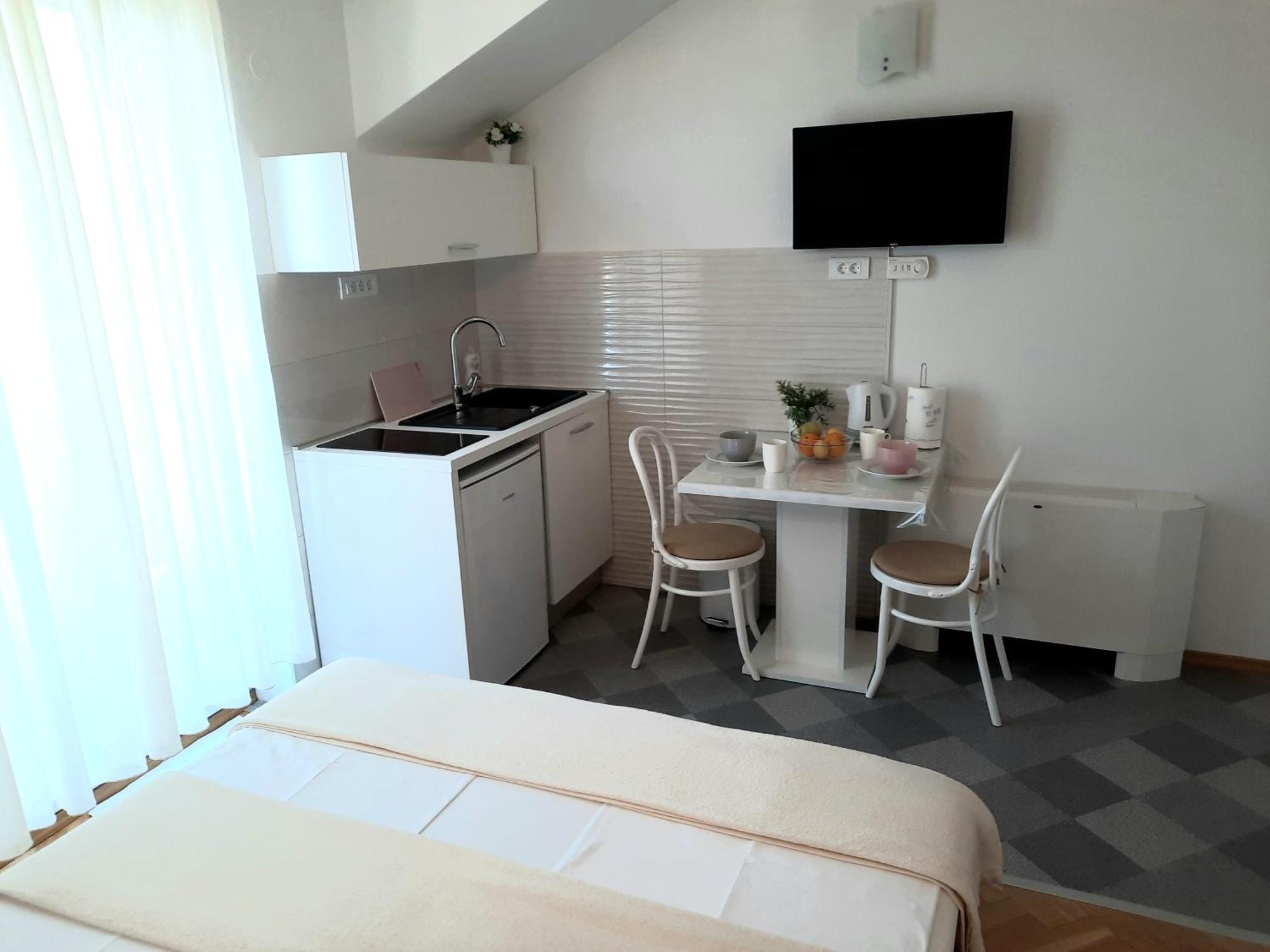 Studio Apartments Regina Bol Pokój zdjęcie